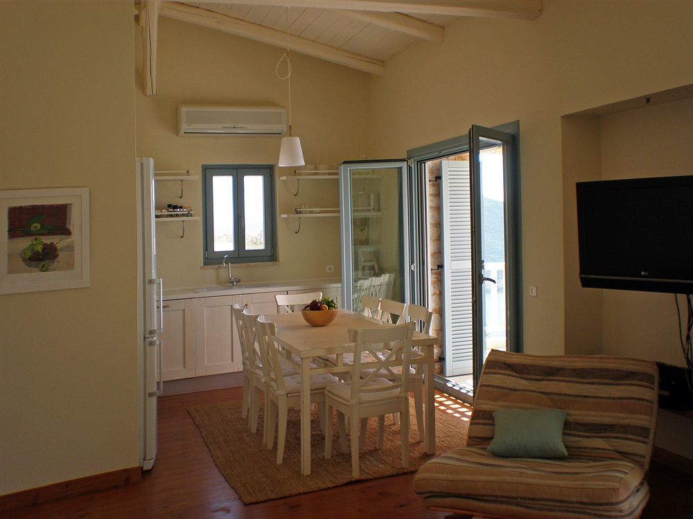 Urania Luxury Villas Pondi Ngoại thất bức ảnh