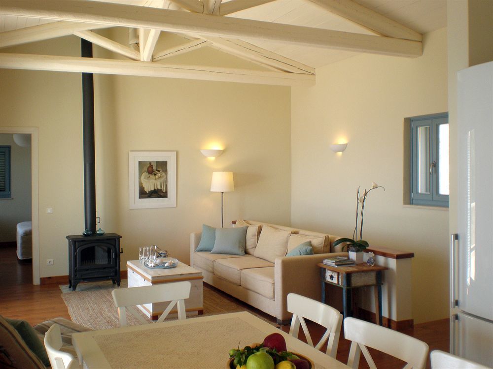 Urania Luxury Villas Pondi Ngoại thất bức ảnh